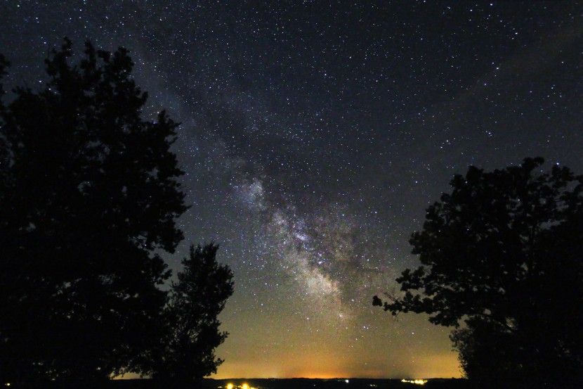 耀眼閃亮的星空銀河風景圖片