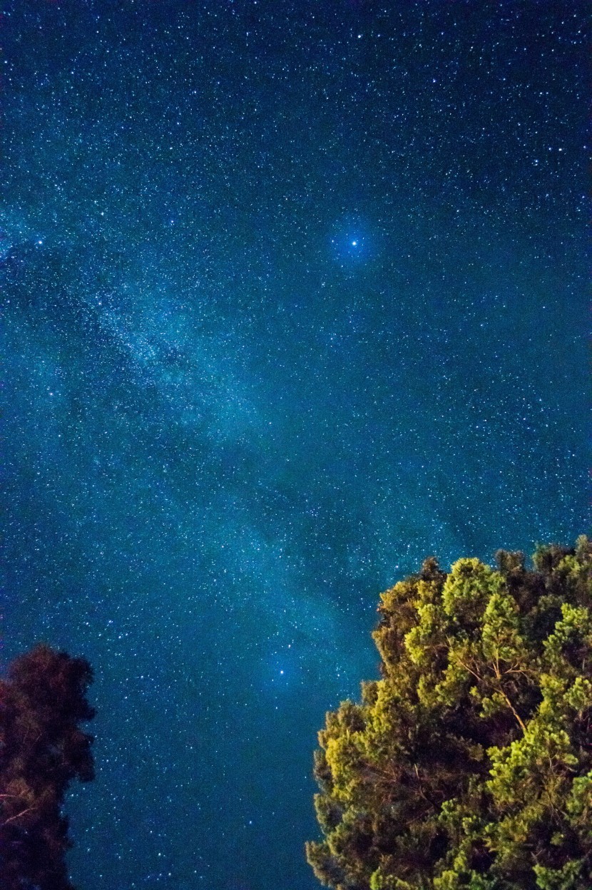 群星璀璨的夜空圖片