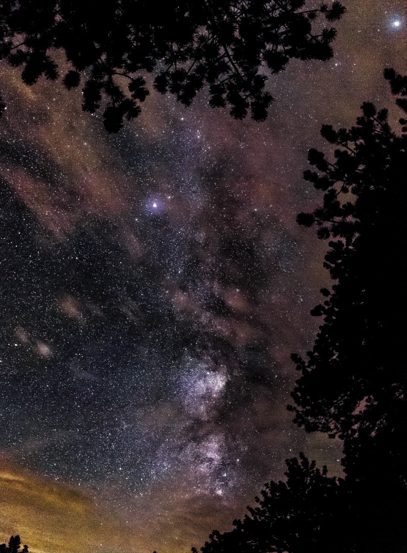 群星璀璨的夜空圖片