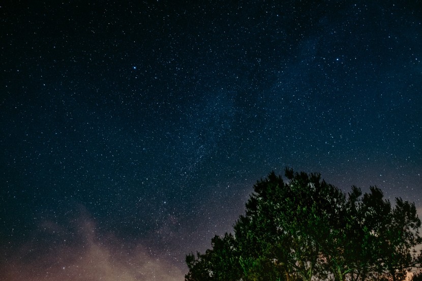 群星璀璨的夜空圖片