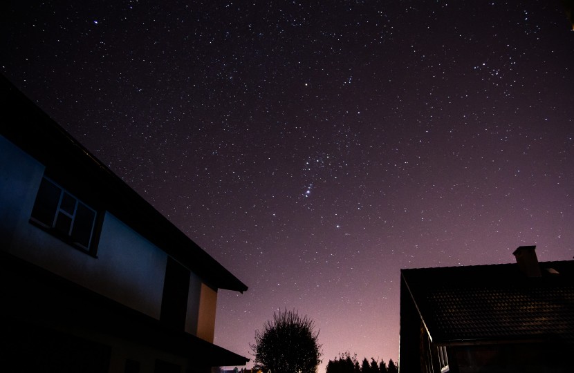 群星璀璨的夜空圖片