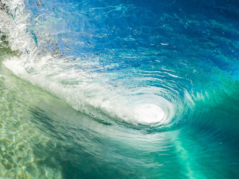 波濤洶湧的海浪圖片