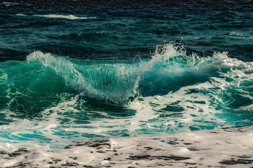 壯觀的海浪風景圖片