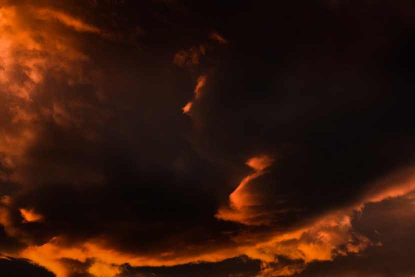 天邊的火燒雲圖片