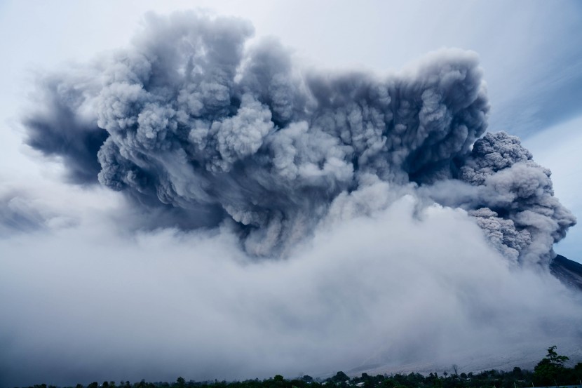 壯觀的火山噴發圖片