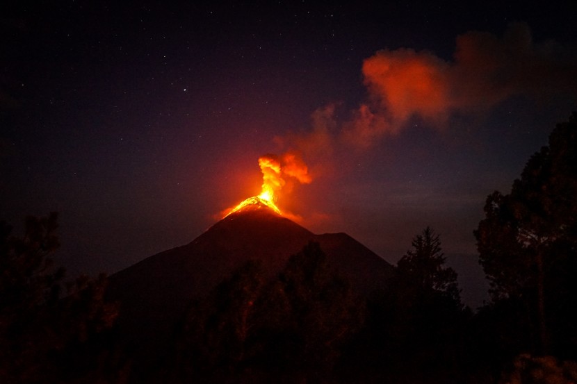 壯觀的火山噴發圖片