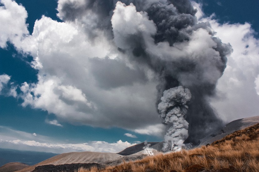 壯觀的火山噴發圖片