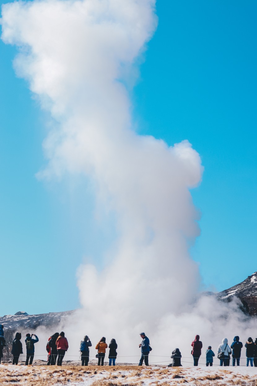 霧氣氤氲的溫泉圖片