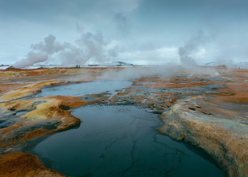 霧氣氤氲的溫泉圖片