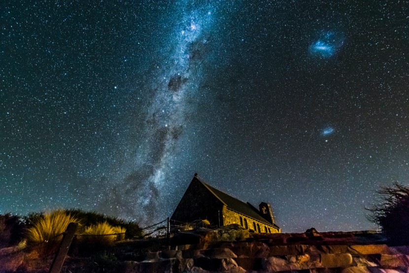 星光璀璨的夜空圖片