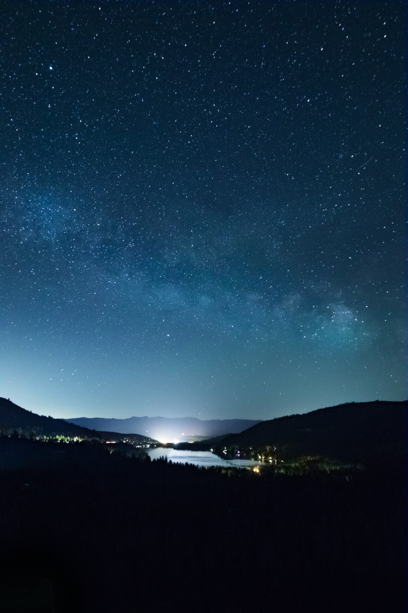 美麗寂靜的夜空圖片