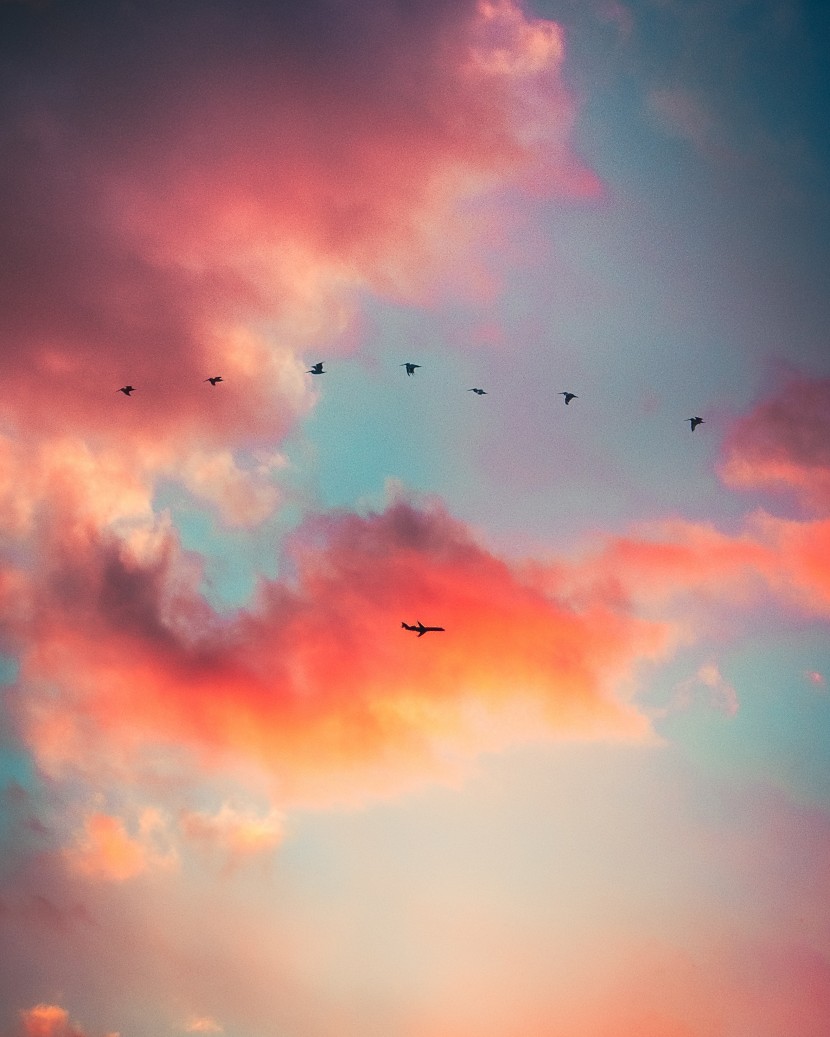 油畫色彩的天空雲朵圖片