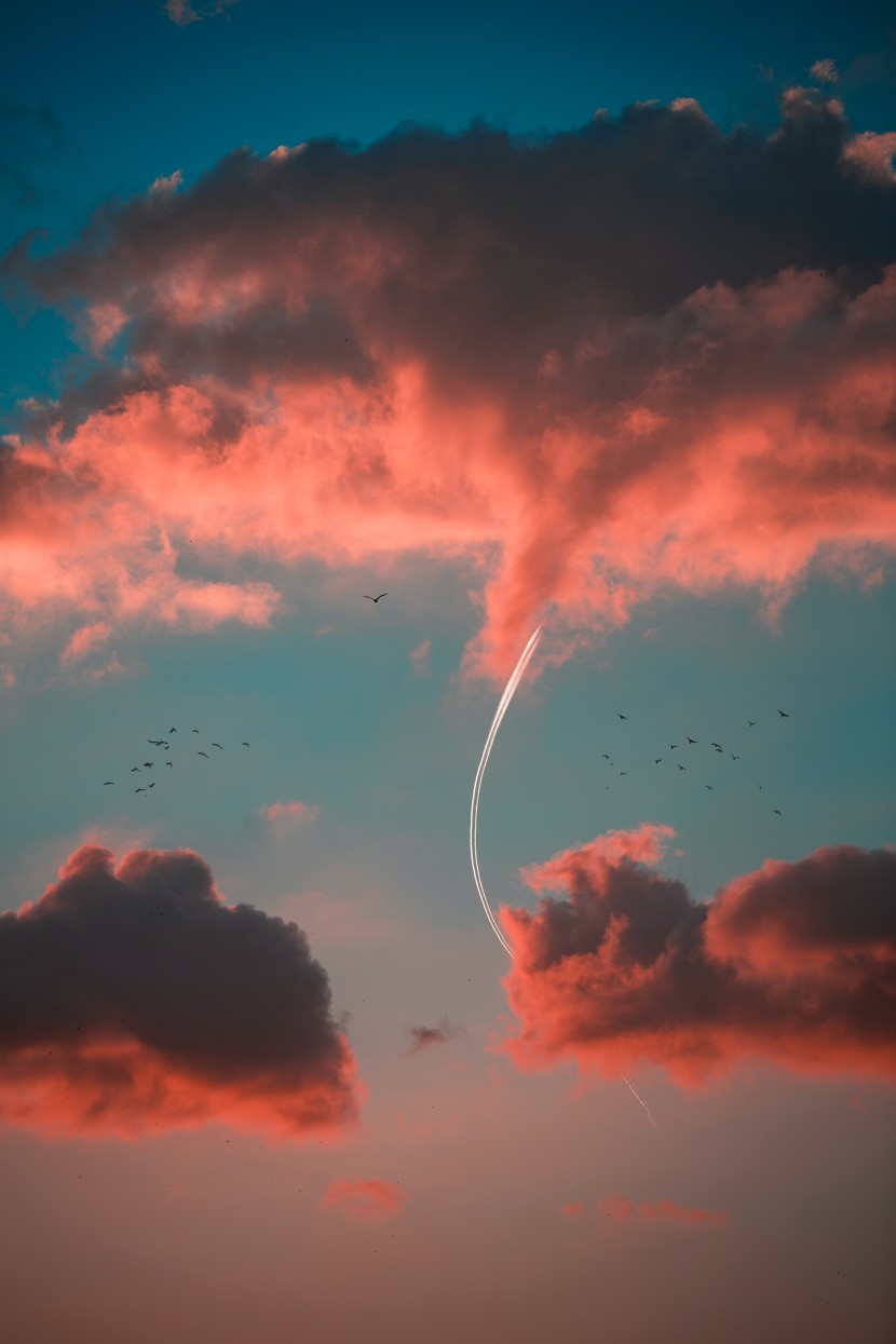 油畫色彩的天空雲朵圖片