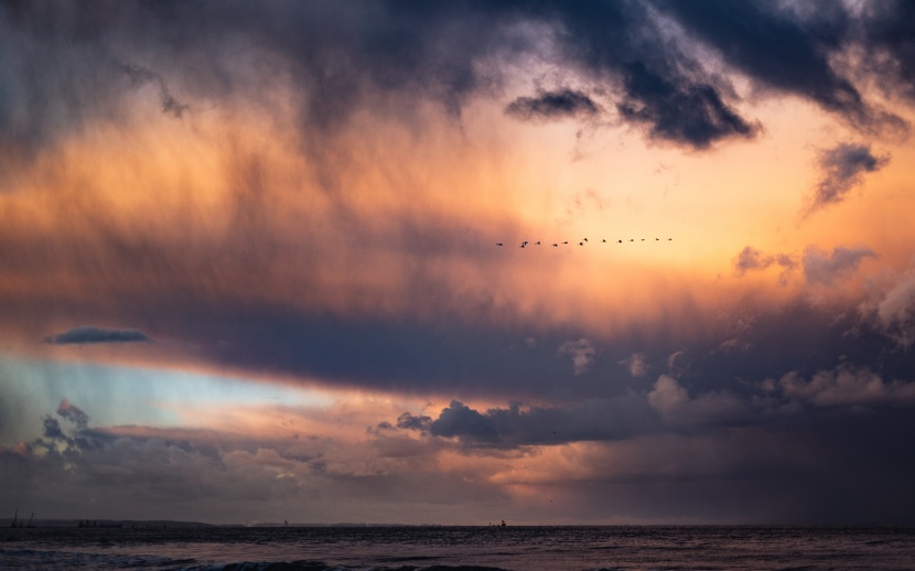 震撼的暴風雨前夕圖片