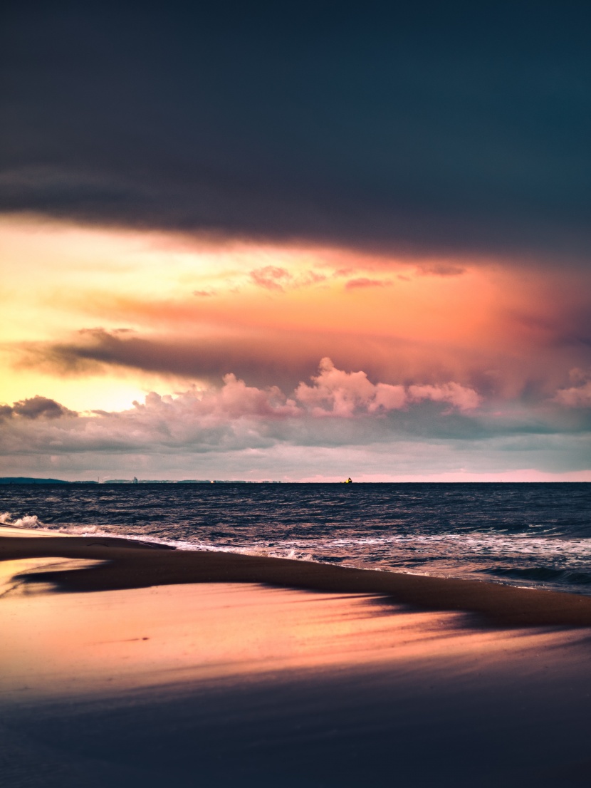 震撼的暴風雨前夕圖片