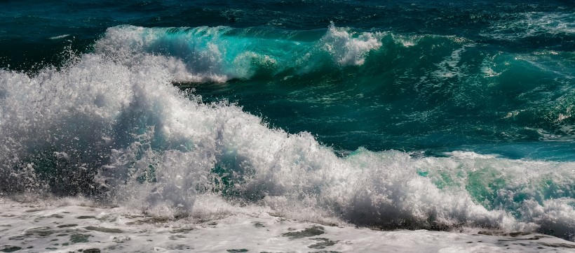 翻卷的海浪圖片