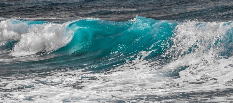 翻卷的海浪圖片