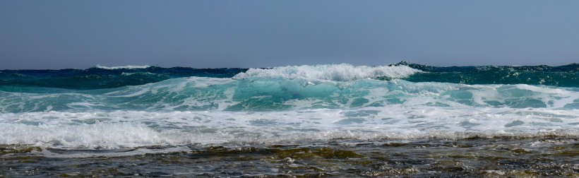 翻卷的海浪圖片