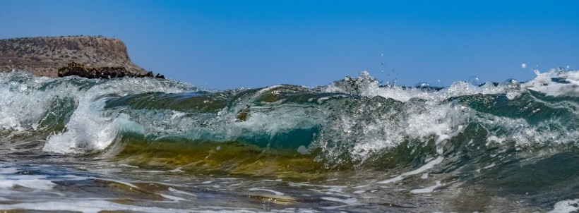 洶湧澎湃的海浪圖片