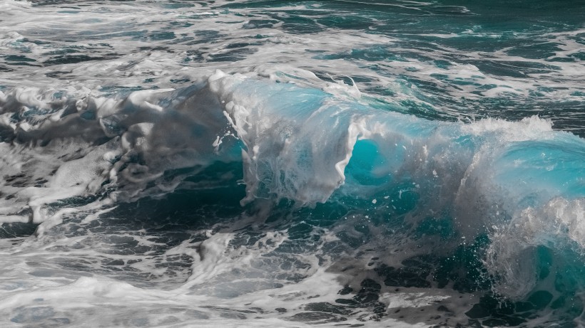 洶湧的海浪風景圖片