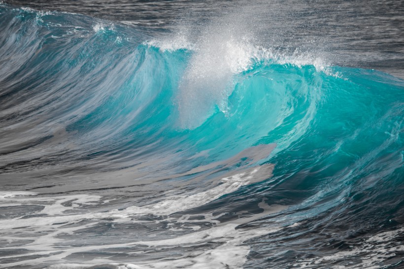 波濤洶湧的海浪風景圖片