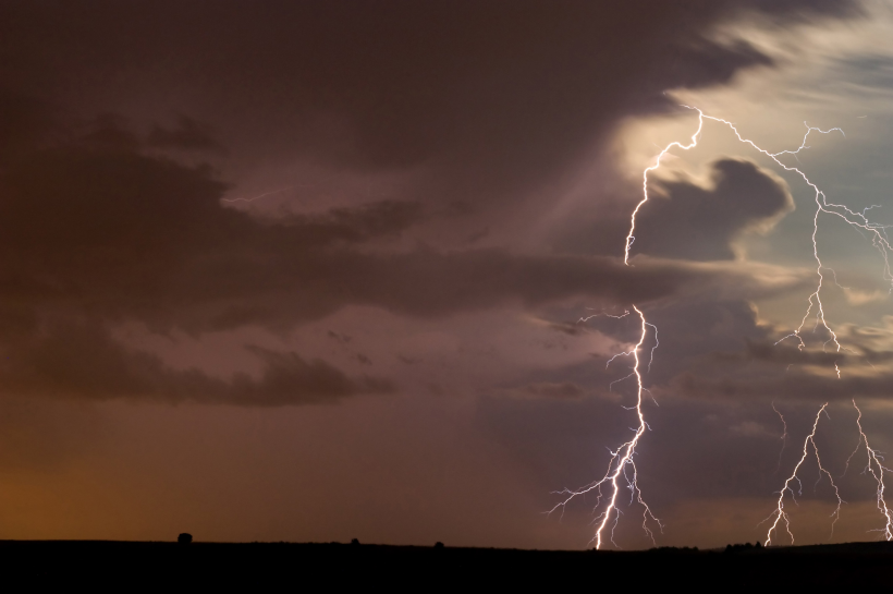 恐怖震撼的雷電風景圖片