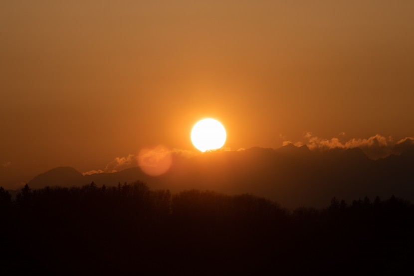 耀眼的太陽風景圖片