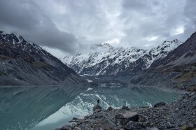 巍峨壯觀的雪山風景圖片