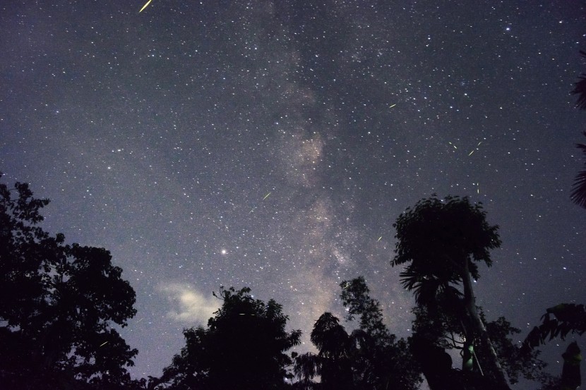 廣闊無垠的星空圖片