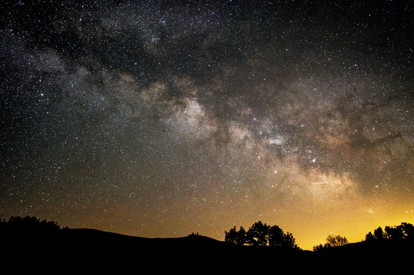 廣闊無垠的星空圖片