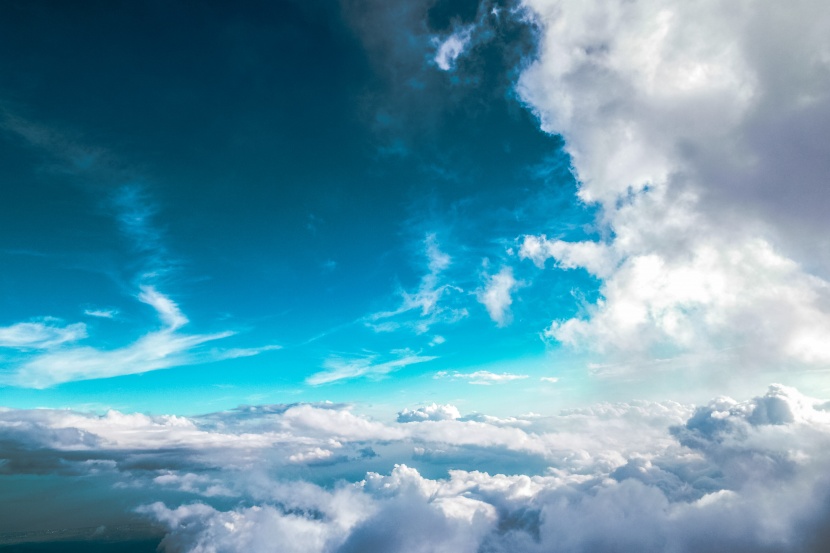 厚實的雲層風景圖片