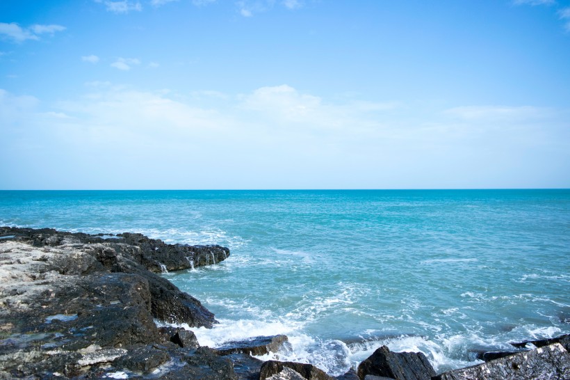 甯靜優美的海岸風景圖片