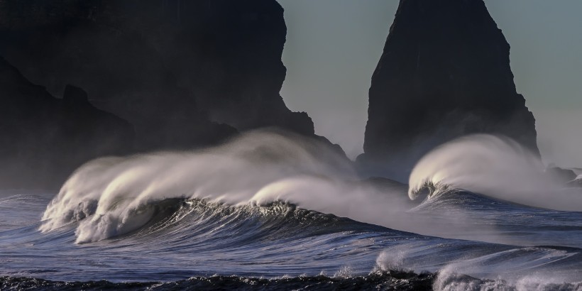 波濤湧洶的海浪風景圖片