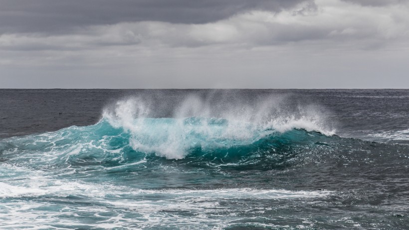 波濤湧洶的海浪風景圖片