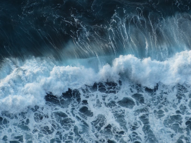 波濤湧洶的海浪風景圖片