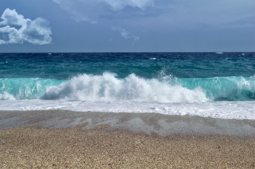 波濤湧洶的海浪風景圖片