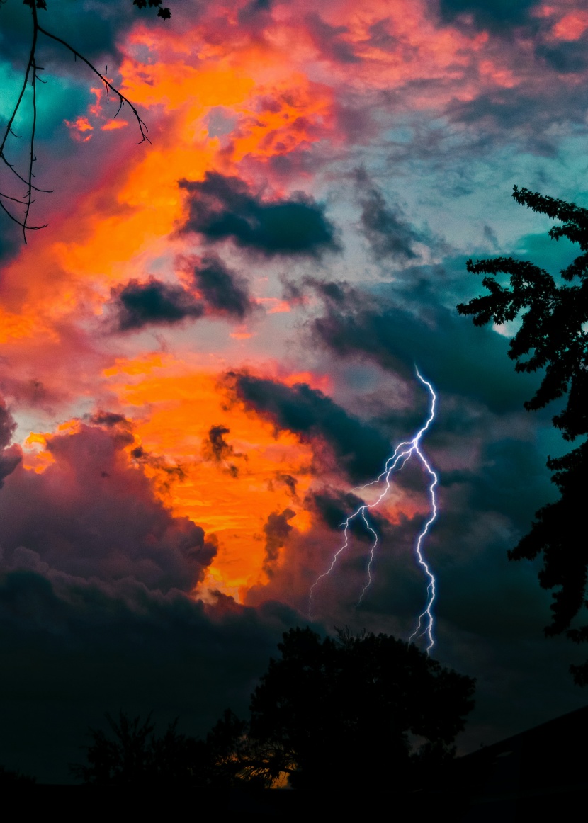 恐怖震撼的雷電風景圖片