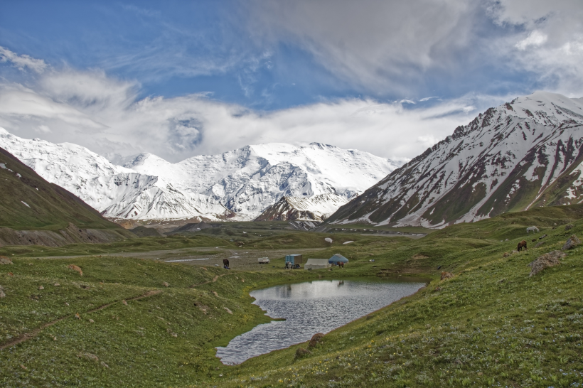 秀美的山川湖泊風景圖片