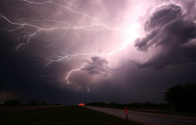 震撼人心的雷霆閃電風景圖片