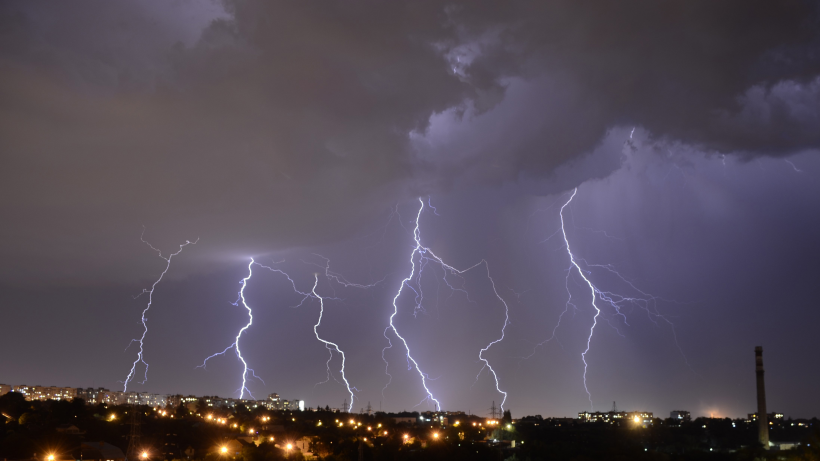 震撼人心的雷霆閃電風景圖片