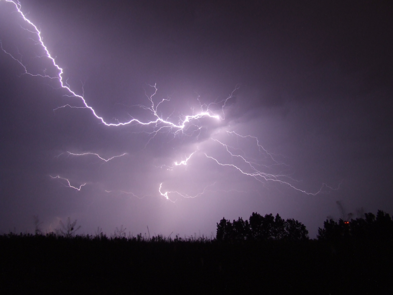 狂暴震撼的雷霆閃電風景圖片