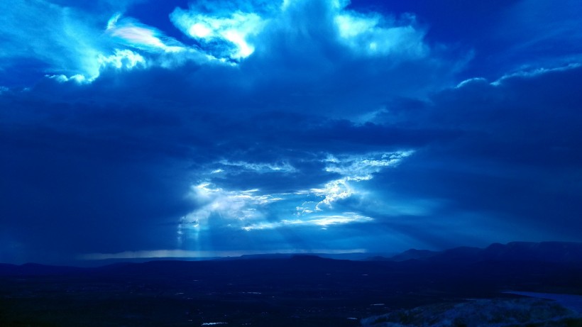 狂暴震撼的雷霆閃電風景圖片