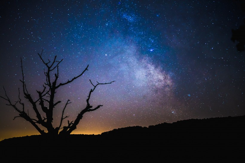 耀眼明亮的星空風景圖片