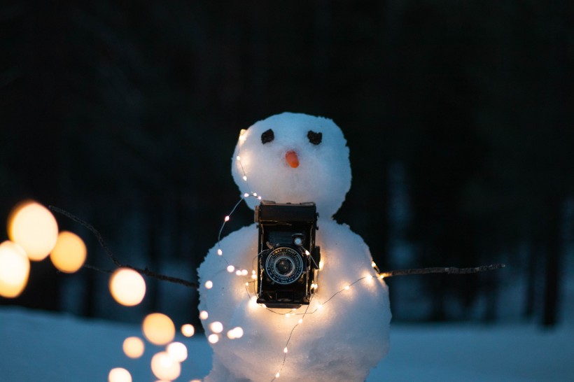 冬季造型獨特的雪人圖片