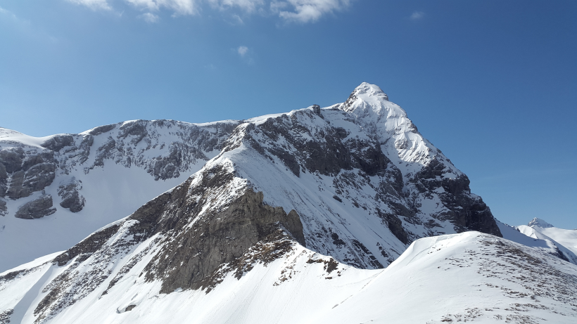 巍峨秀麗的雪山圖片