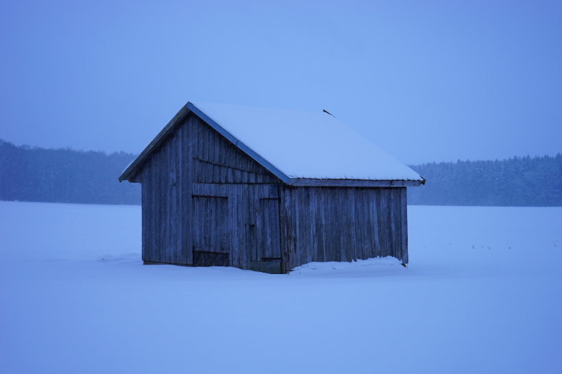 雪中小木屋風景圖片