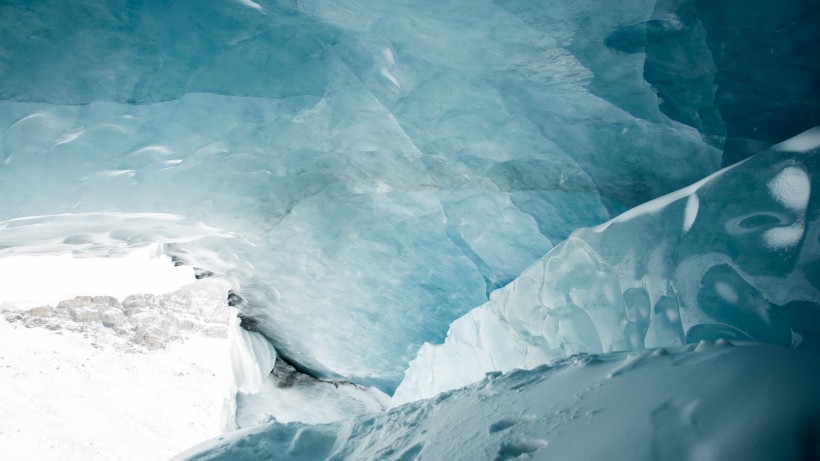 壯麗通透的冰山風景圖片