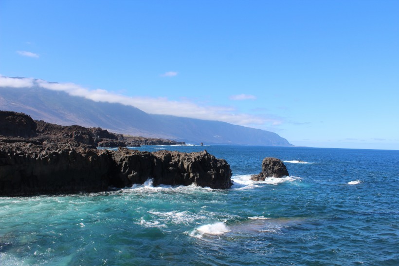 波濤洶湧的大海風景圖片