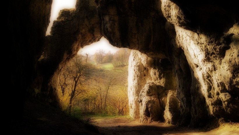 天然形成的洞穴風景圖片