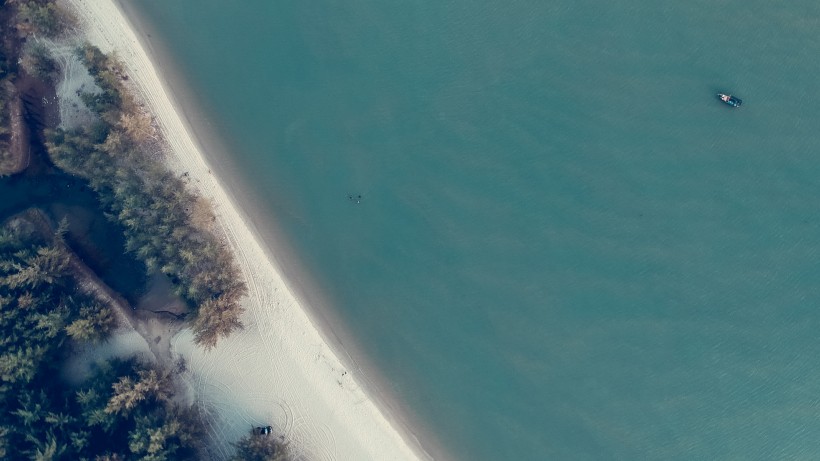 美麗的海岸線風景圖片